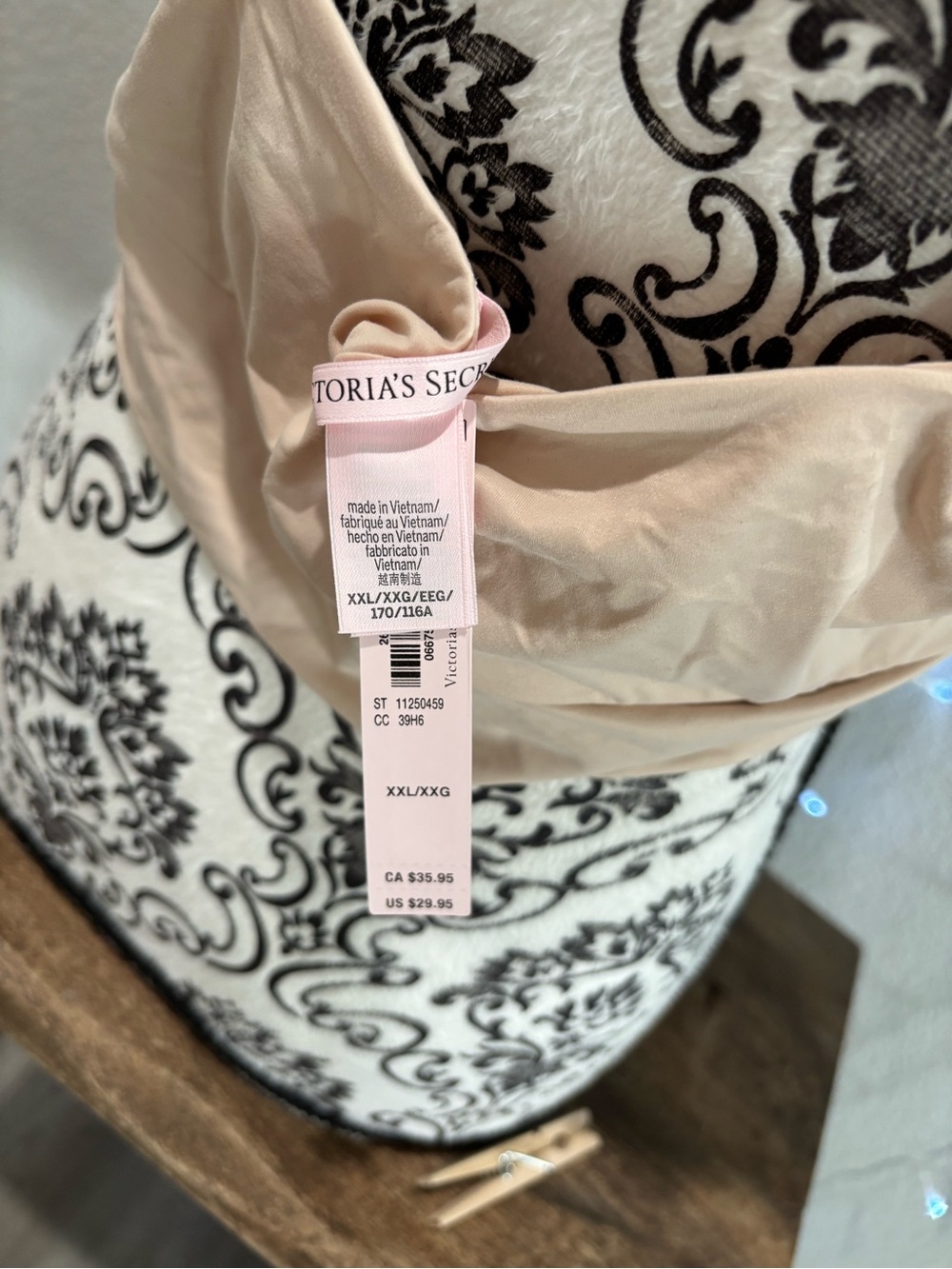 Victoria's Secret Nude Seamless Crop Camisole - Picture 4 of 5
